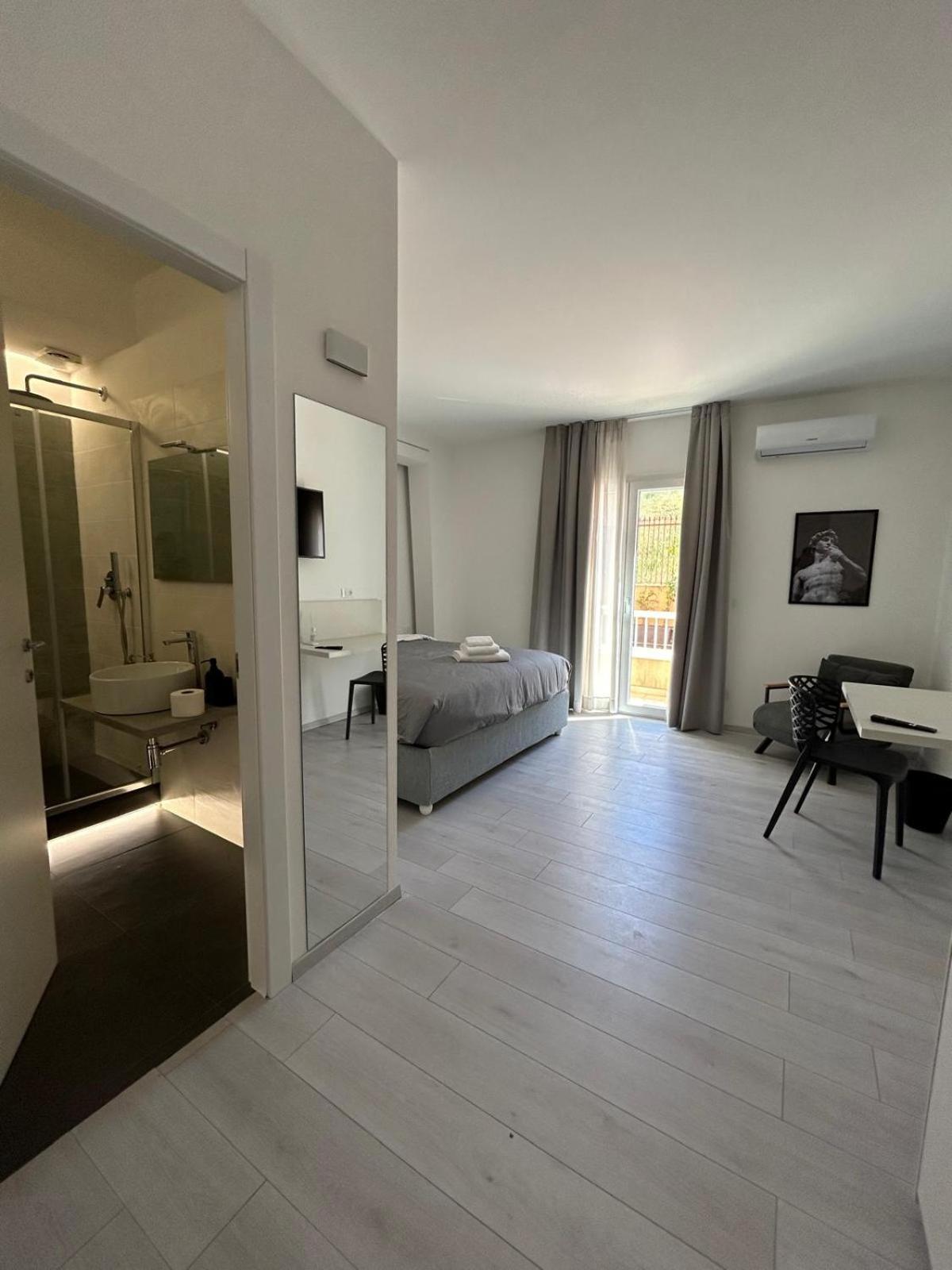 Affittacamere Mani - Camere Con Bagno Privato Gela Exterior foto